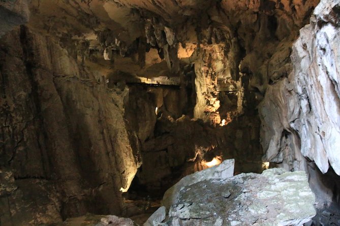 3 Days 2 Nights Unesco World Heritage Mulu 4 Showcaves - Day 2: Penan culture, river travel, and two more caves