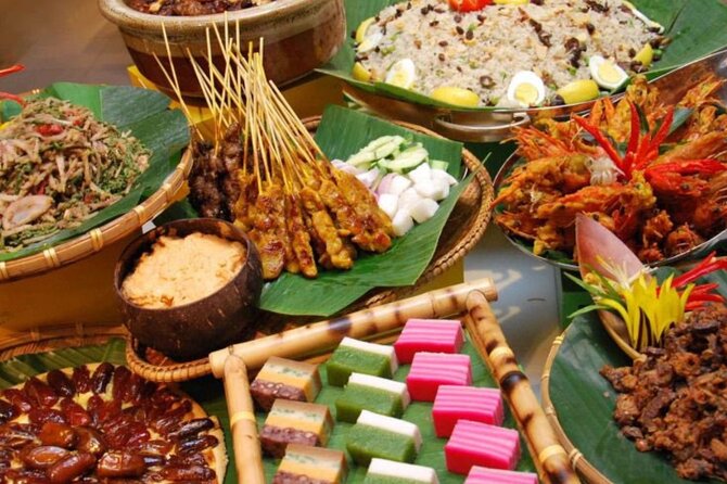 3-Hour Private Street Food Walking Tour in Kuala Lumpur - Chinatown and the first major food choices