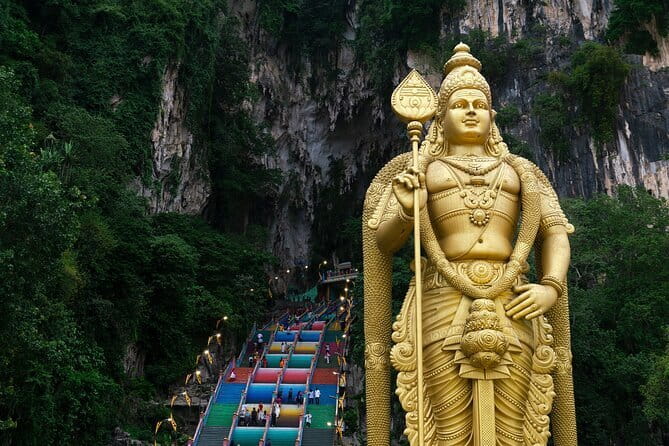 4-Hour Inspiring KL Cycling Tour - Merdeka Square and the River of Life