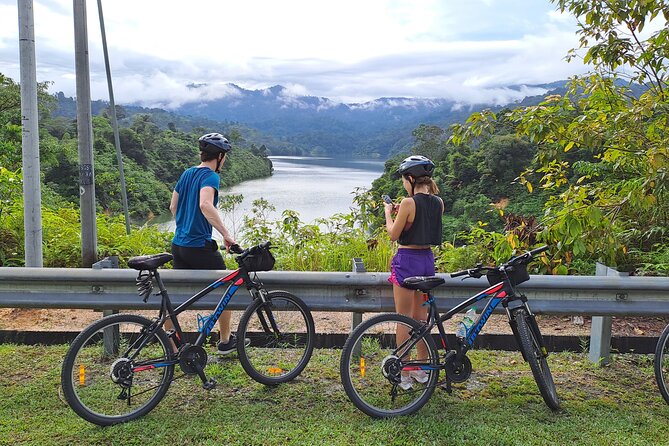 Backcountry Cycling - The gentle first miles through kampongs