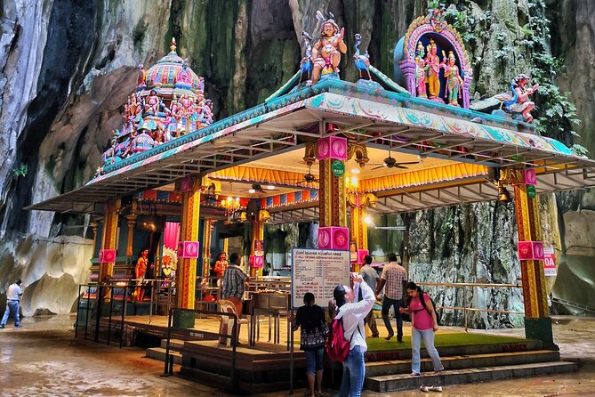 Batu Caves and Sari Experience with Batik Workshop - Seeing Batu Caves at a practical pace