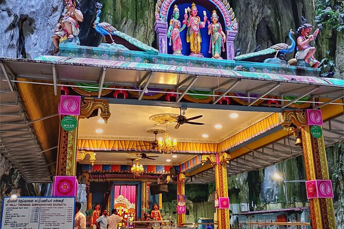 Batu Caves and Sari Experience with Batik Workshop - What the guides add to the morning
