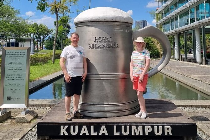 Batu Caves & Malaysian Handicraft Tour: Pewter & Batik Experience - Monkeys, temple etiquette, and what to wear