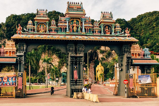 Batu Caves Private Tour with Pick-up from Kuala Lumpur - The Lord Murugan Statue and the first view of the caves