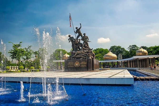 Best of Kuala Lumpur City Tour Including National Museum and National Monument - The National Mosque and its blue-green dome