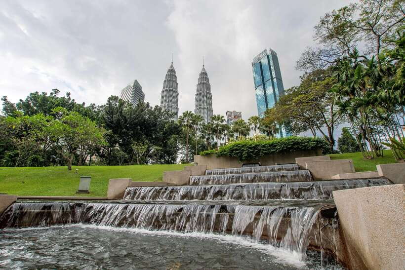 Best of Kuala Lumpur Tour with Twin Tower Entry - Old streets, Chinatown, and local shopping