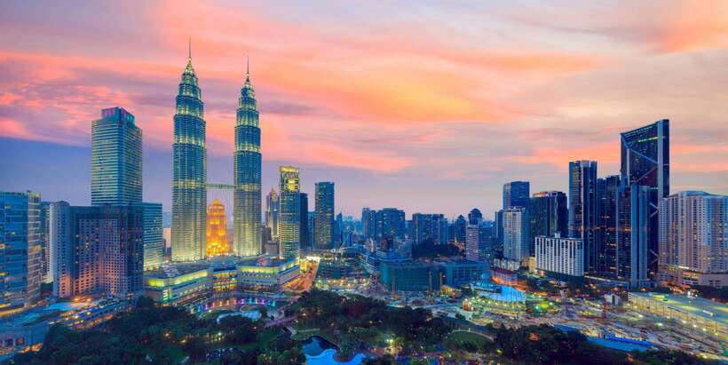Best of Kuala Lumpur Tour with Twin Tower Entry - Batu Caves and a batik workshop