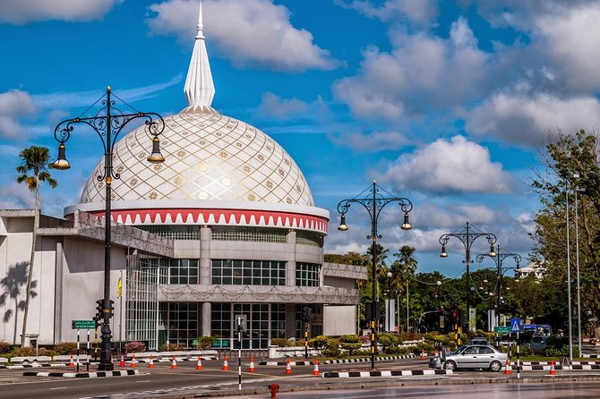 Brunei Heritage Tour - Omar Ali Saifuddien Mosque and the royal barge