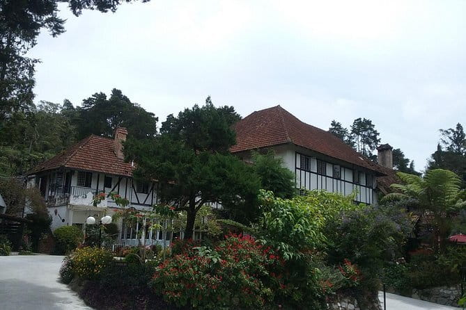 Cameron Highlands Sightseing Tour - Sam Poh Temple adds a quiet change of pace
