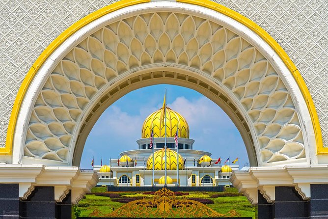 Day Trip frm Port Klang: Kuala Lumpur Famous Landmarks with Lunch - Batu Caves: the day’s most memorable change of scene
