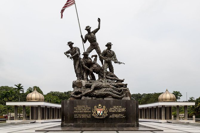 Day Trip frm Port Klang: Kuala Lumpur Famous Landmarks with Lunch - Batik and Royal Selangor pewter