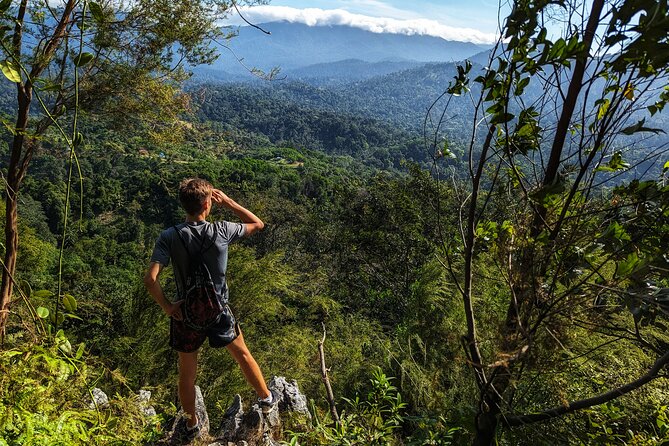 Dragonback Trek - Walking the Dragonback ridge for 2.5 to 3 hours