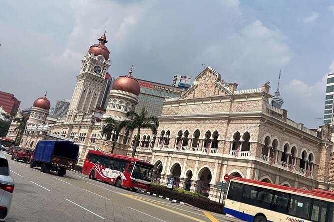 Exclusive Half Day Batu Caves and Private City Tour Kuala Lumpur - How the two departure times change the experience