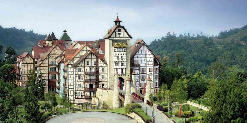 From Kuala Lumpur: Colmar Tropicale and Batu Caves Day Trip - Colmar Tropicale, Malaysia’s French-style resort