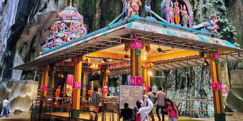 From Kuala Lumpur: Colmar Tropicale and Batu Caves Day Trip - A calmer hour at the Japanese Village