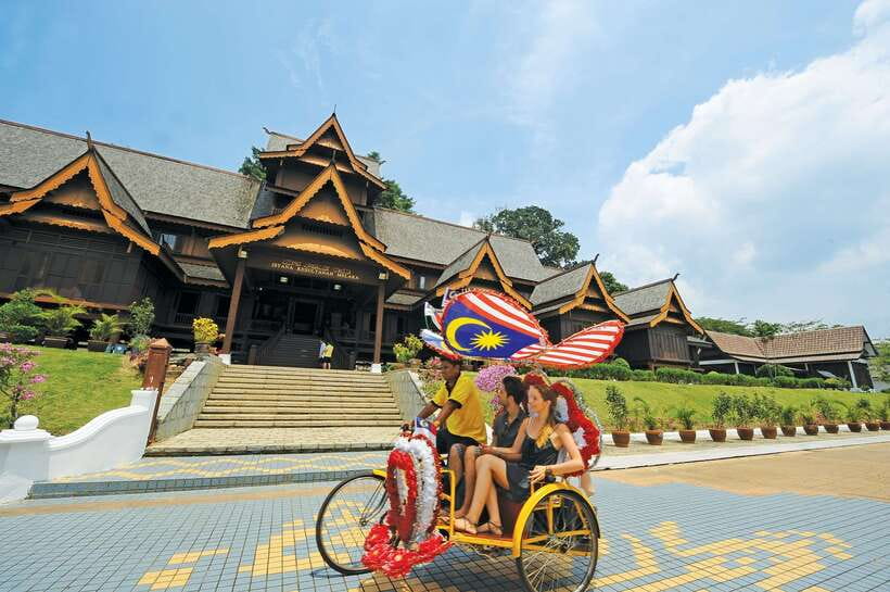 From Kuala Lumpur: Full-Day Historical Tour of Malacca - Jonker Street and Antique Avenue