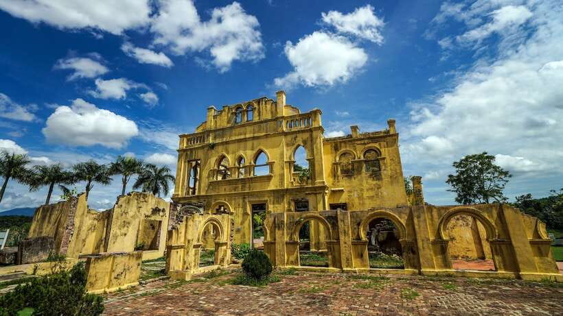 From Kuala Lumpur: Full-Day Tour to Ipoh - Breakfast, coffee, and Ipoh’s food trail