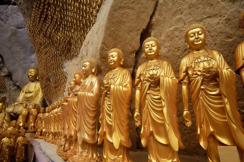 From Kuala Lumpur: Full-Day Tour to Ipoh - Kek Look Tong and Ipoh’s limestone setting
