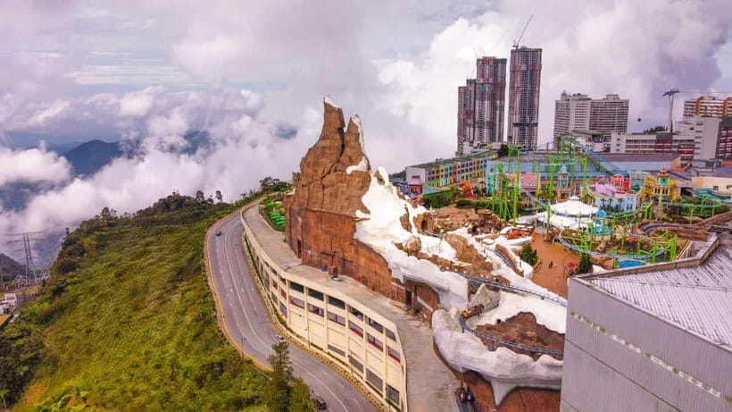 From Kuala Lumpur: Genting Highlands Day Tour & Gondola Ride - Batu Caves begins the day with steps, shrines, and monkeys