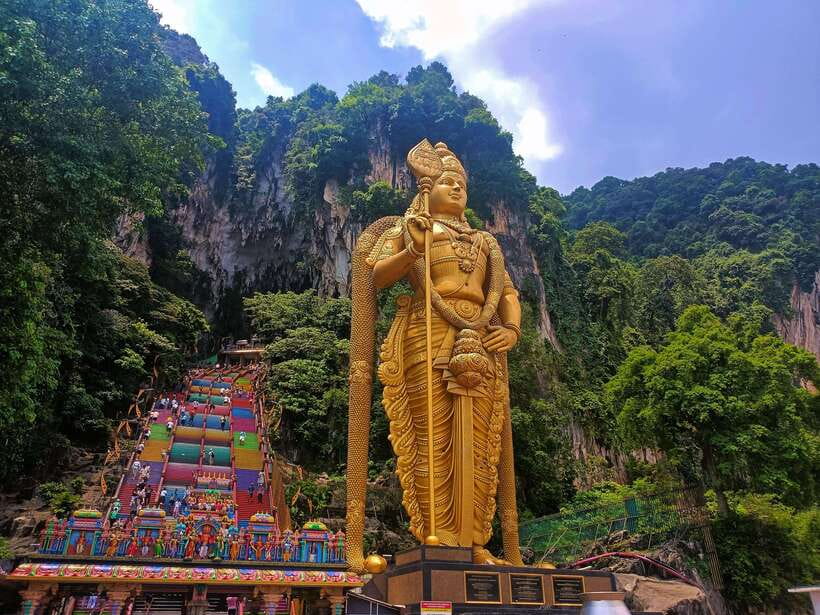 From Kuala Lumpur: Private Batu Caves Cultural Tour - Seeing batik made by hand