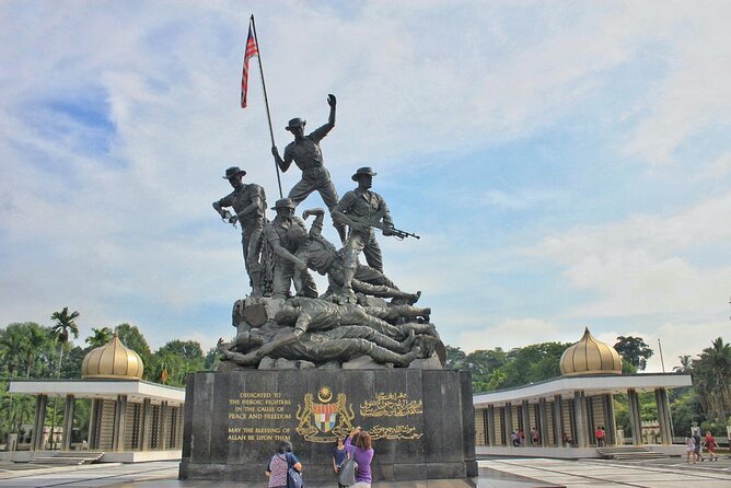 From Port Klang Petronas Twin Tower Batu Caves & KL City Tour - Istana Negara and Thean Hou Temple