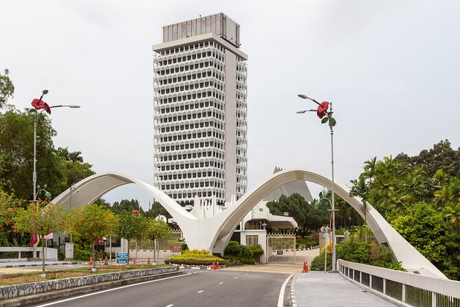 Full Day Kuala Lumpur City Tour with Petronas Twin Tower Tickets - The royal palace and National Monument