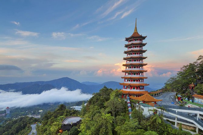 Genting Highlands & Batu Caves Day Tour + Chin Swee Temple - Riding the Awana SkyWay above the rainforest