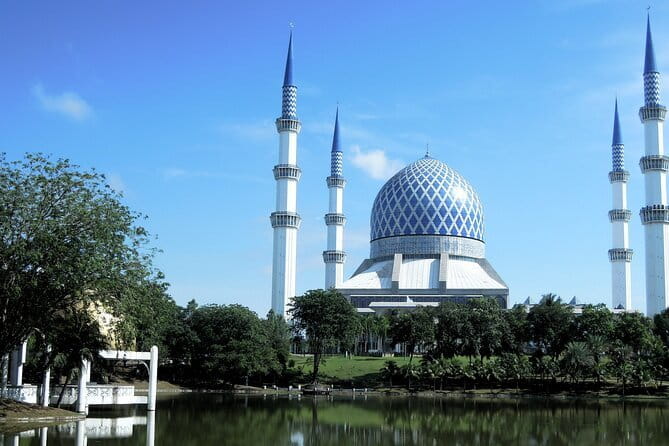 Genting Highlands & Batu Caves Include Cable Car Tickets - First World Plaza and the busy summit