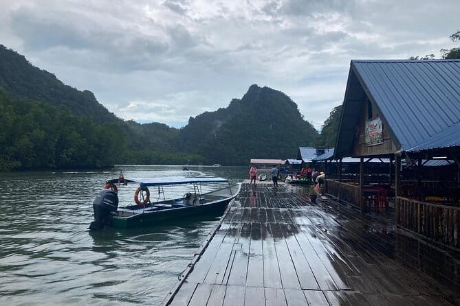 Half-day 4 Hours Kilim Mangrove Kayaking (Without hotel pickups) - Gua Kelawar: bats, rock and a first look at the park