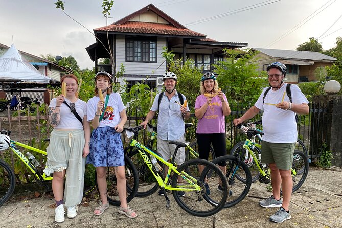 Half-Day Heritage Bike Tour in Kuching - Exploring the Malay kampong and floating village