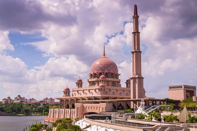 Harmony & Cultural Night Tour - The River of Life and Masjid Jamek