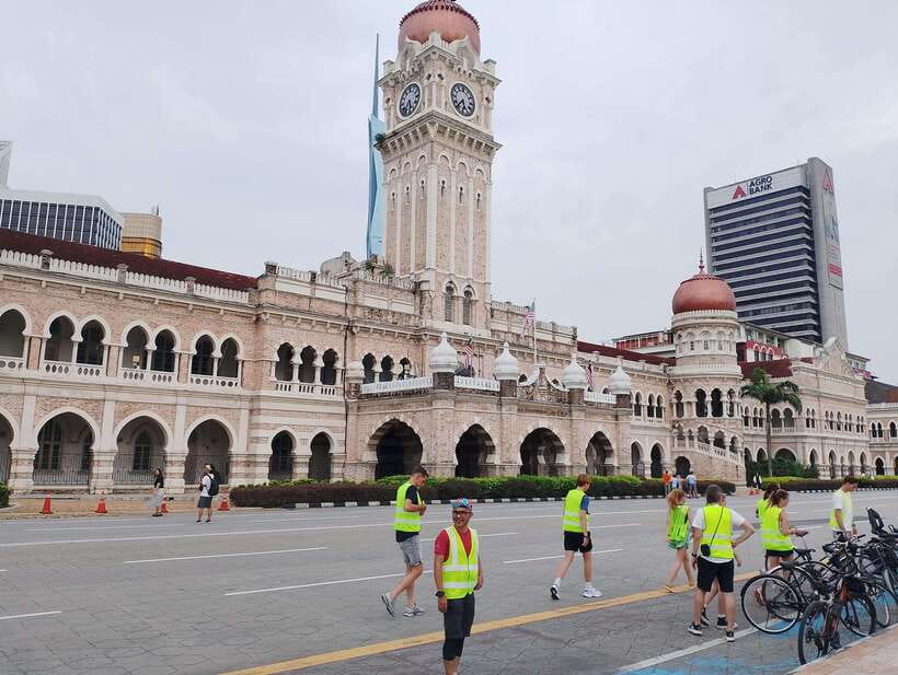 Hidden Kuala Lumpur: 4-Hour Bike Tour - Places of worship and a multicultural city