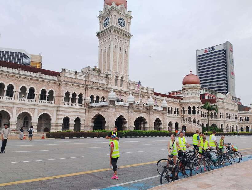 Hidden Kuala Lumpur: 4-Hour Bike Tour - What the six-person group changes