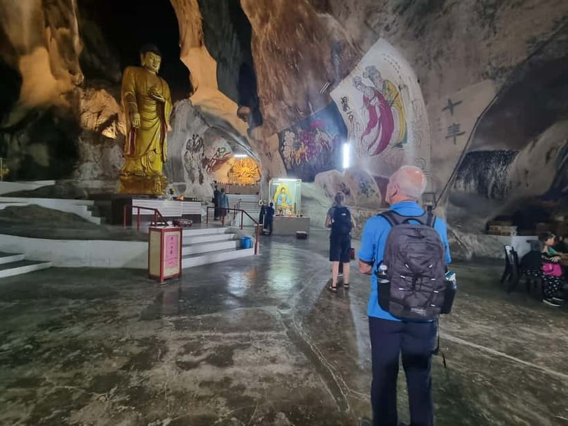 Ipoh Cave Temples Tours - Perak Tong: A Strong First Impression