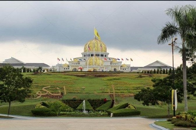KL City Highlights in half a day - National Mosque: blue architecture and open garden space
