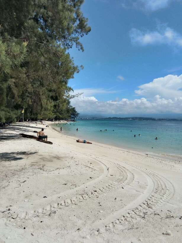 Kota Kinabalu: Manukan & Sapi Islands Snorkeling with Lunch - Snorkeling and beach time without pressure
