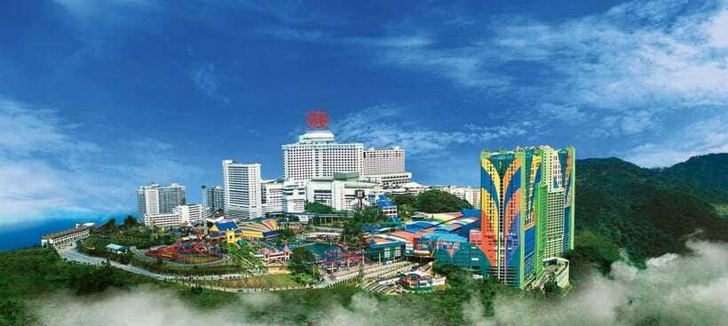 Kuala Lumpur: Batu Caves & Genting Private Day Trip - Taking the cable car to Genting Highlands