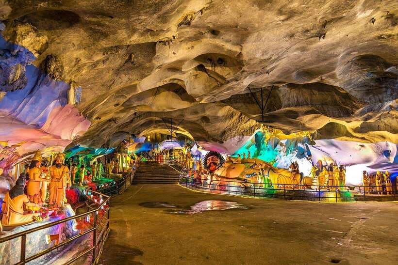 Kuala Lumpur : Batu Caves Private Tour - Facing the 272 Batu Caves steps