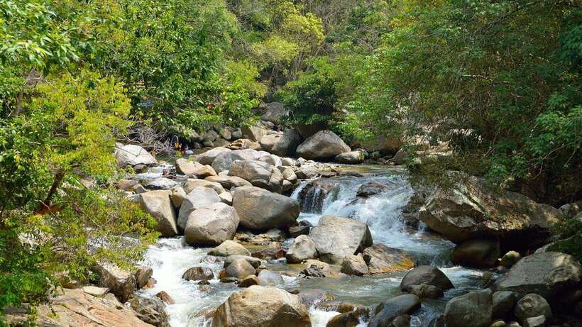 Kuala Lumpur: Batu Caves, Ramayana Caves & Kanching Falls - Timing, crowds, and physical effort