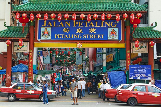 Kuala Lumpur City & Batu Caves Temple Private Tour - Thean Hou Temple and the city’s Chinese traditions