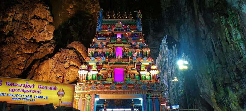 Kuala Lumpur: City Sights, Batu Caves and Fireflies Day Trip - Petronas Towers, the Golden Triangle, and a fast city overview