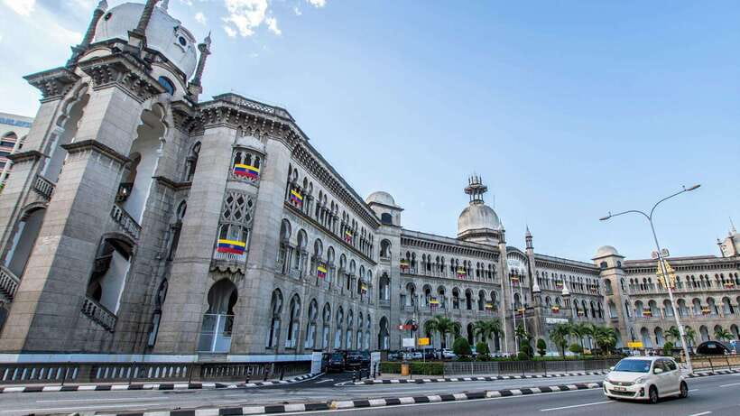 Kuala Lumpur: City Tour & Batu Caves Combo - How the shared transport affects the day