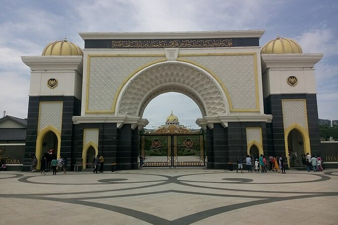 Kuala Lumpur City Tour Full Day 8 hours - Batu Caves and the Hindu shrines