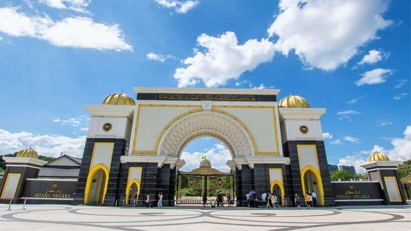 Kuala Lumpur: City Tour, KL Tower Ticket & Putrajaya w/ Boat - Merdeka Square and the Sultan Abdul Samad Building