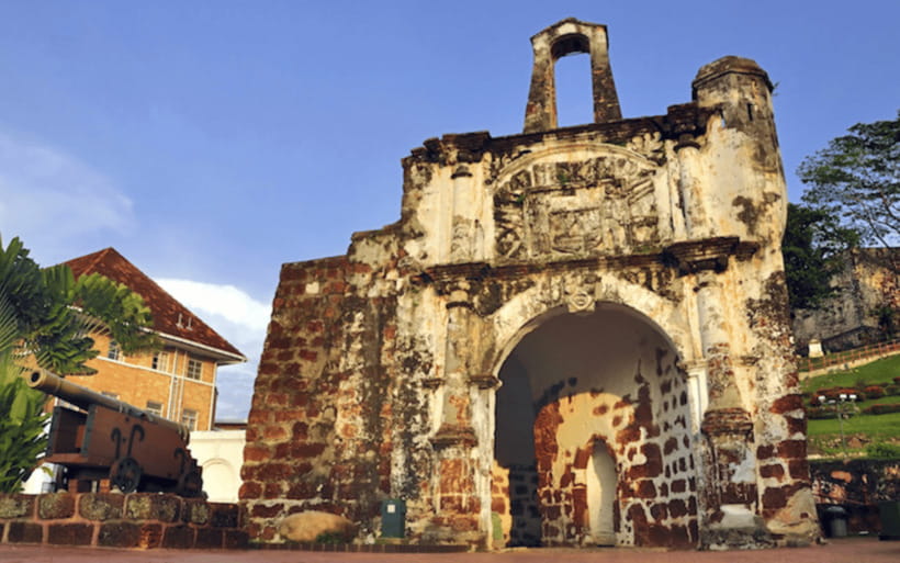 Kuala Lumpur Discovery: Shared Group Tour from Port Klang - Central Market for crafts and souvenirs