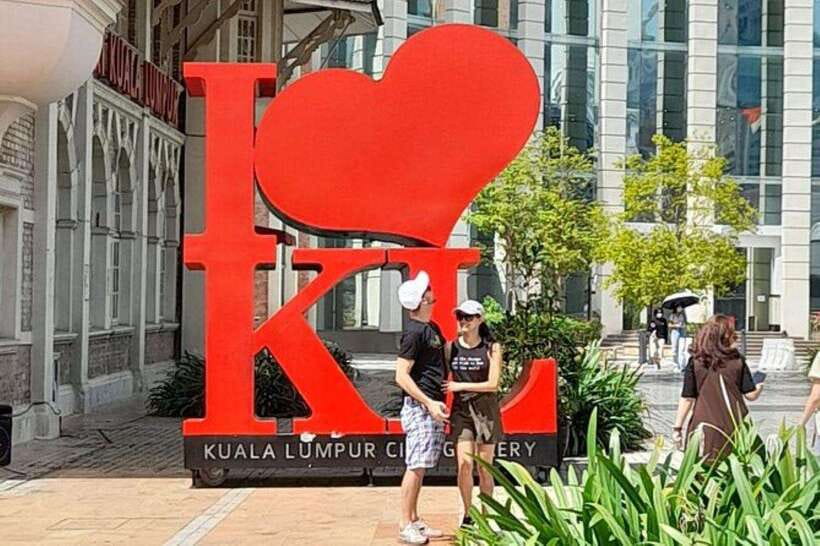 Kuala Lumpur: Full-Day Private City Highlights Tour - Batu Caves and the 272-step climb