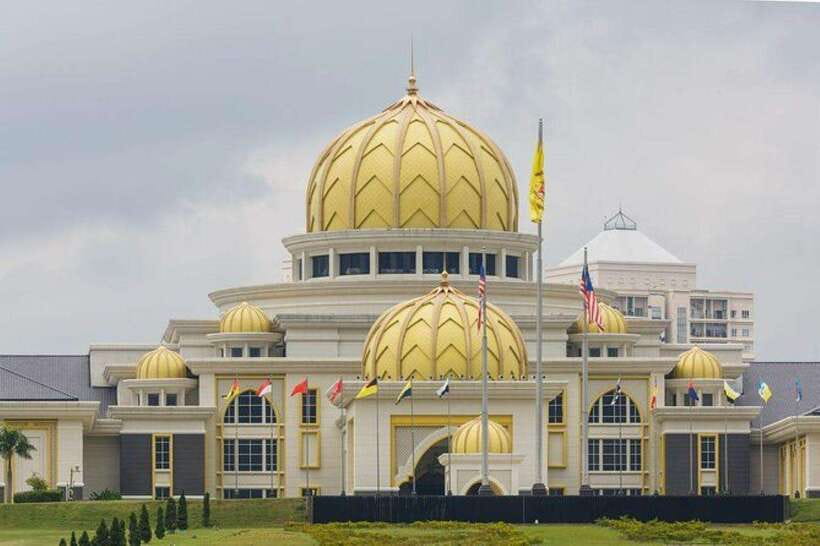 Kuala Lumpur: Full-Day Private City Highlights Tour - Petronas Twin Towers, Kuala Lumpur’s modern symbol