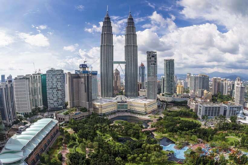 Kuala Lumpur Full-Day Sightseeing Tour with Batu Caves - Petronas Towers from the city center