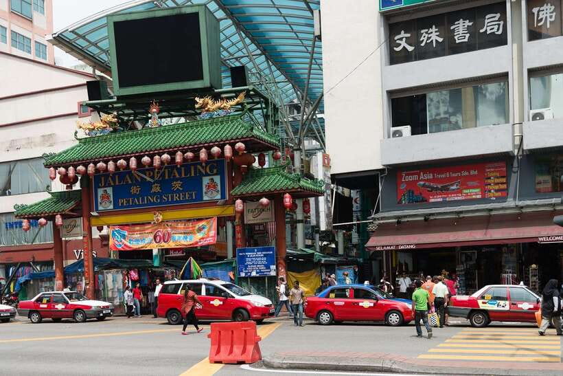 Kuala Lumpur Full-Day Sightseeing Tour with Batu Caves - Batu Caves and the 272-step climb