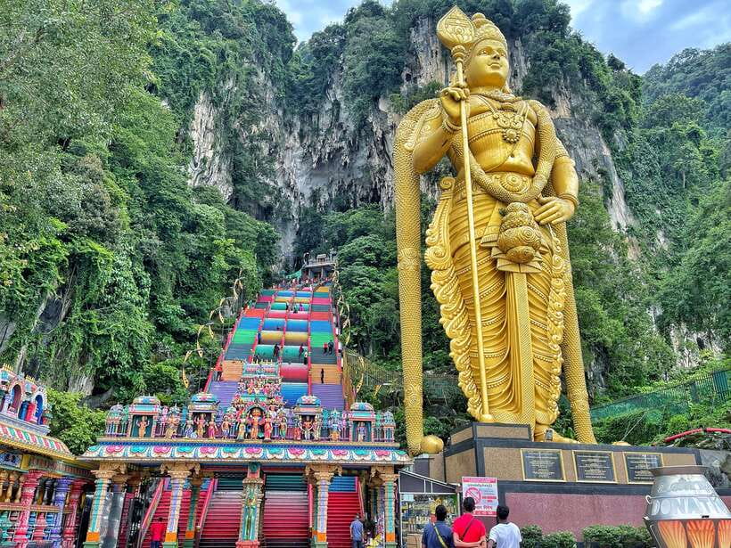 Kuala Lumpur: Genting Highlands & Batu Caves Day Trip - Riding the Genting Skyway over rainforest